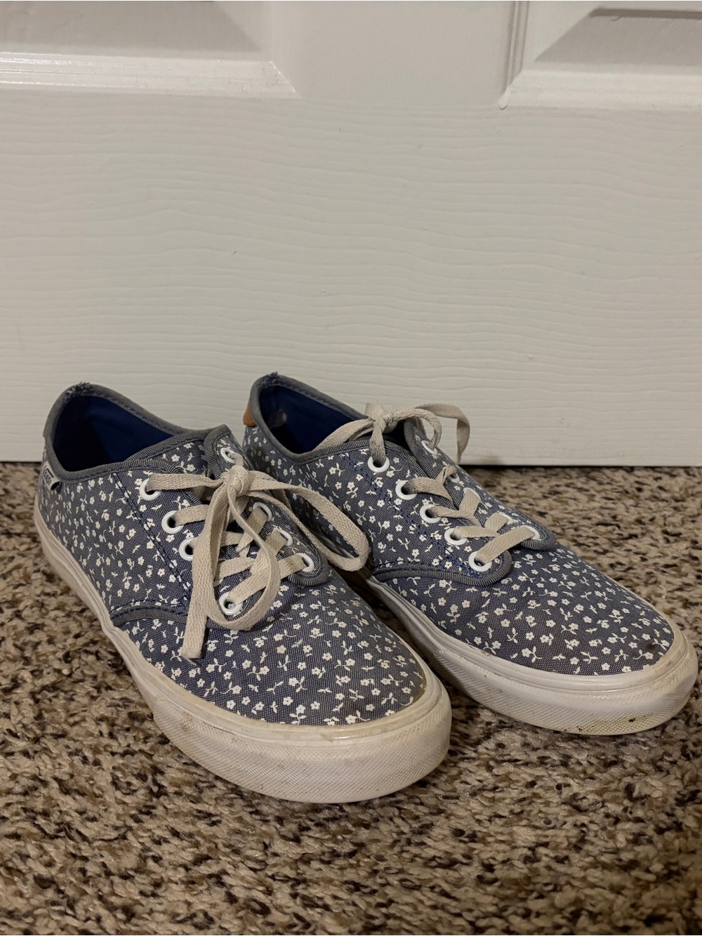 Women’s Floral Canvas Lace-Up Sneakers in Blue